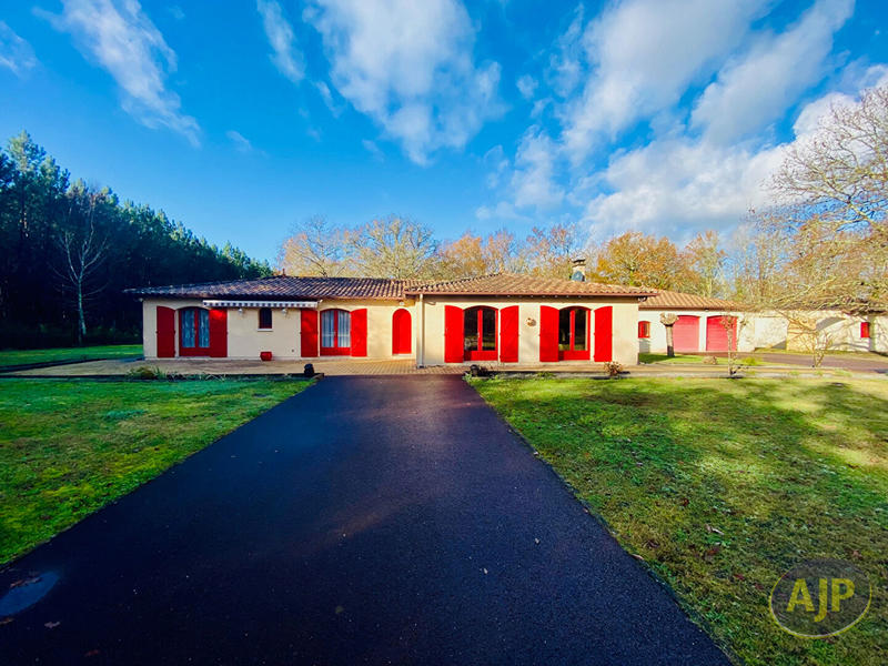 Maison - 209 m² - 8 pièces