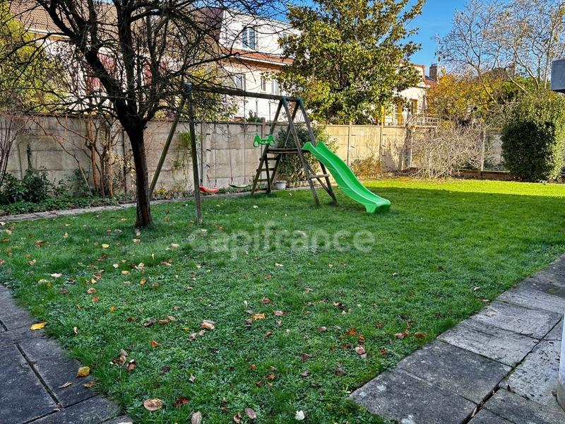 Maison - 188 m² - 9 pièces