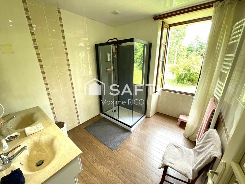 Maison - 239 m² - 8 pièces