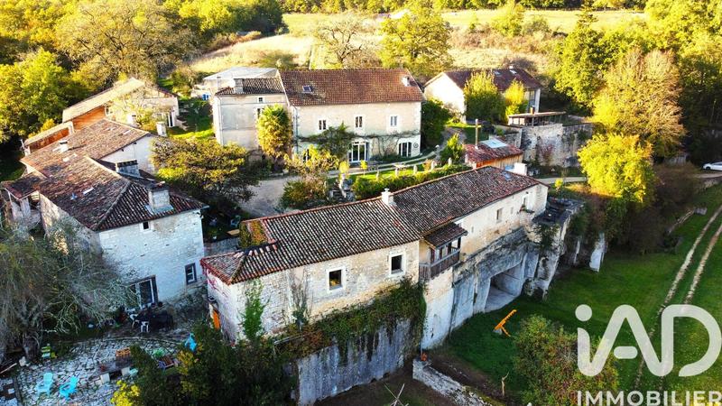 Maison - 1 220 m² - 28 pièces