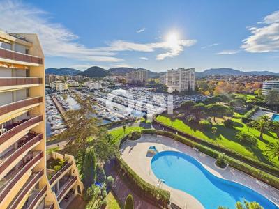 Appartement - 98 m² - 4 pièces