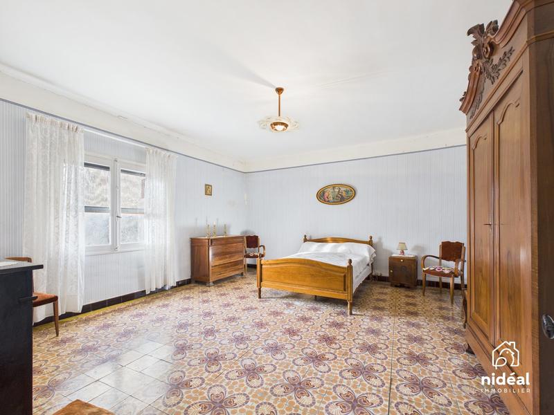 Maison - 280 m² - 7 pièces