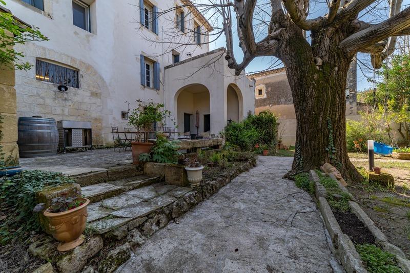 Maison - 465 m² - 15 pièces