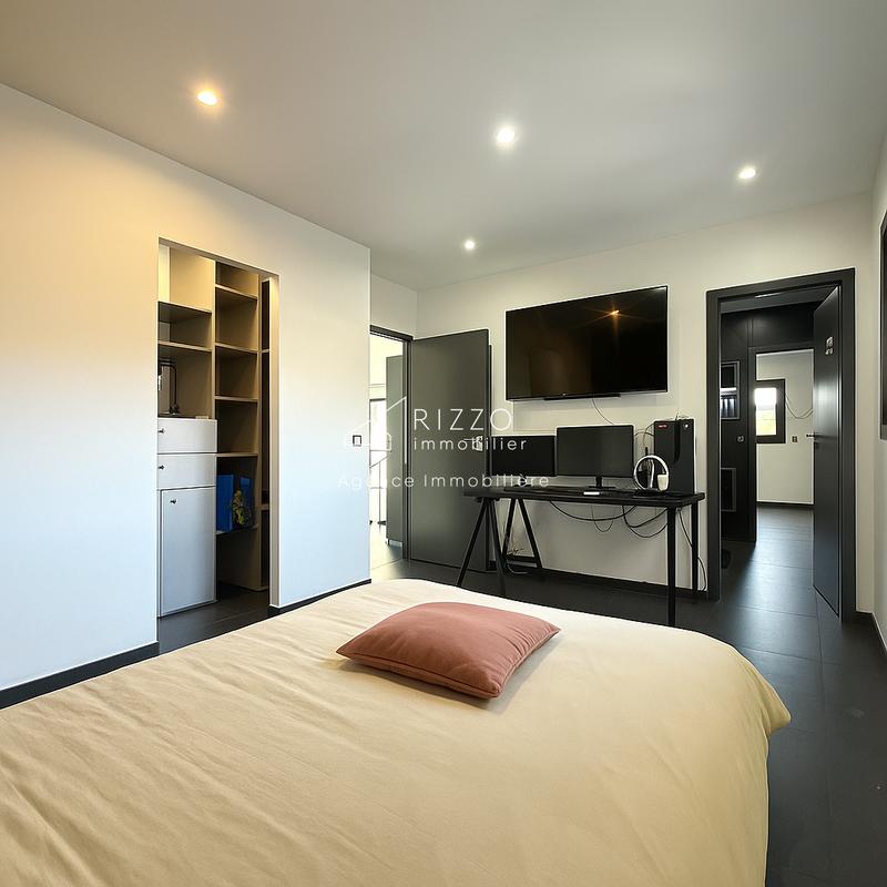 Appartement - 150 m² - 5 pièces