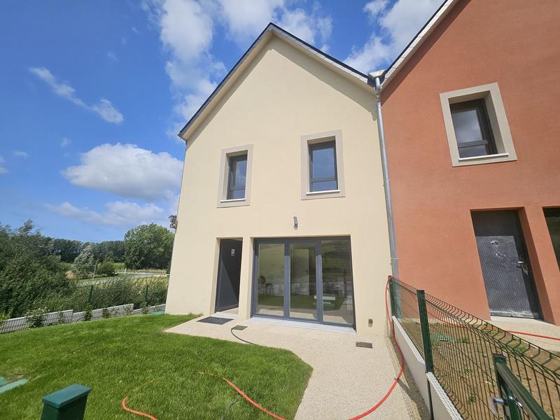 Maison - 90 m² - 5 pièces