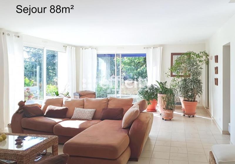 Maison - 203 m² - 6 pièces