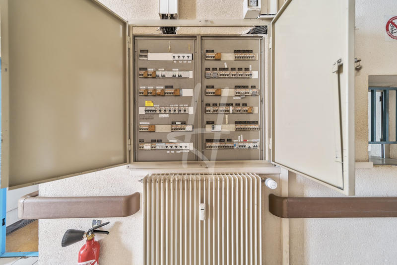 Local d'activités - 194 m² - 6 pièces