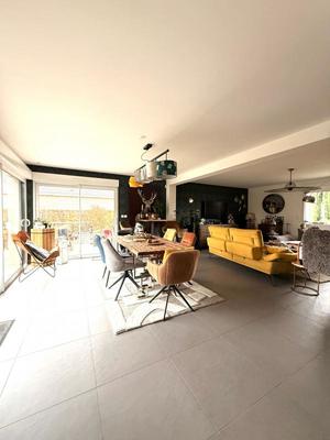 Maison - 150 m² - 4 pièces