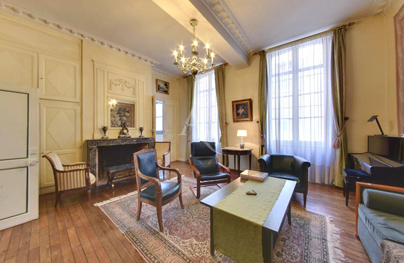 Maison - 280 m² - 12 pièces