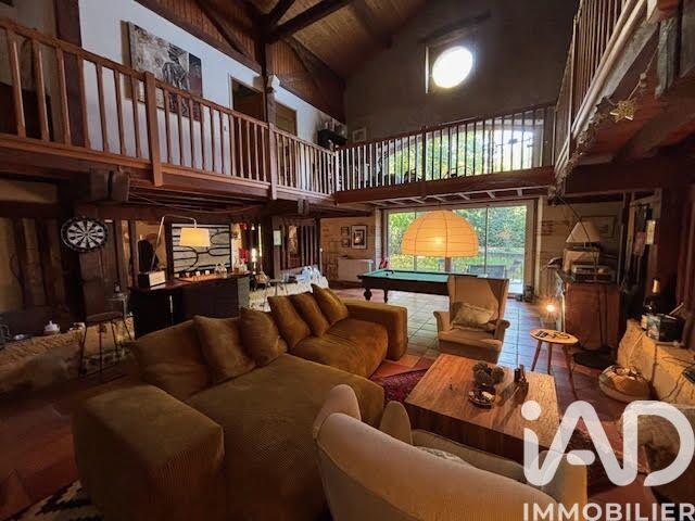 Maison - 220 m² - 7 pièces