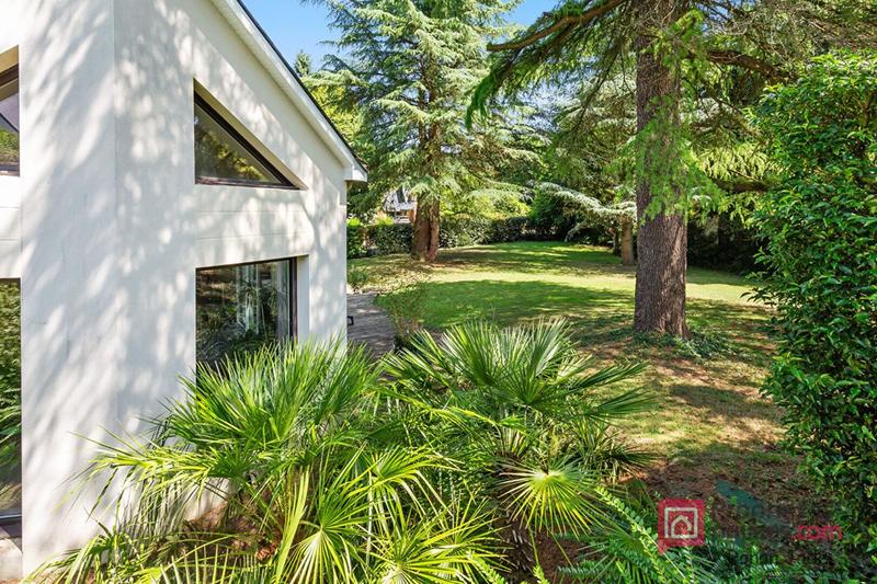 Maison - 220 m² - 8 pièces