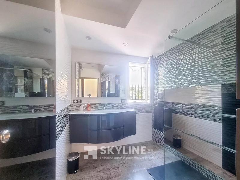 Villa - 210 m² - 8 pièces