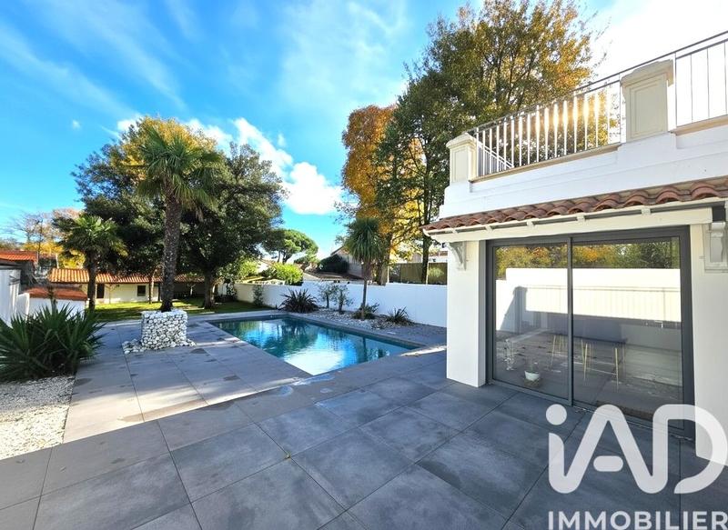 Maison - 210 m² - 7 pièces