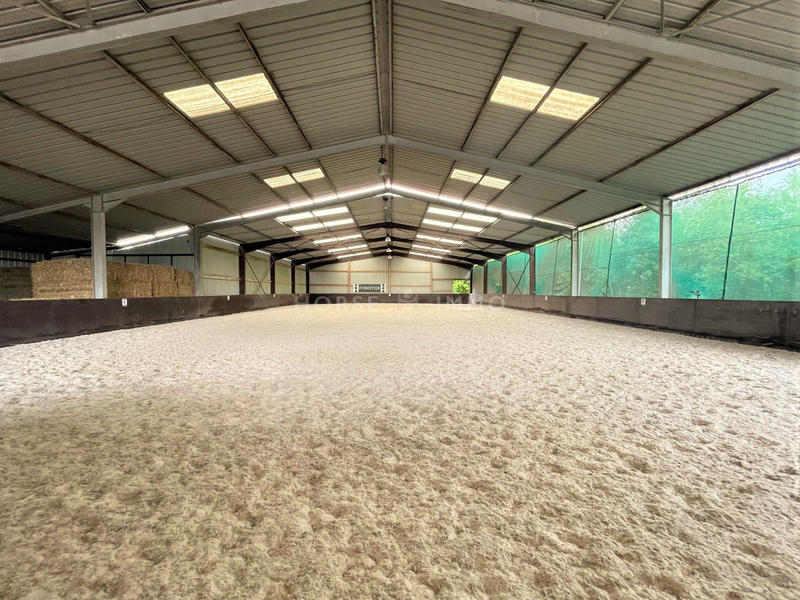 Maison - 330 m² - 10 pièces