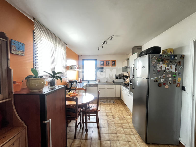 Maison - 180 m² - 7 pièces