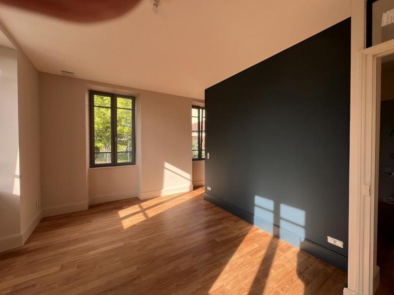 Maison - 220 m² - 8 pièces