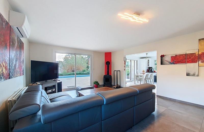 Maison - 220 m² - 7 pièces