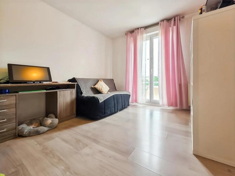 Appartement - 99 m² - 4 pièces