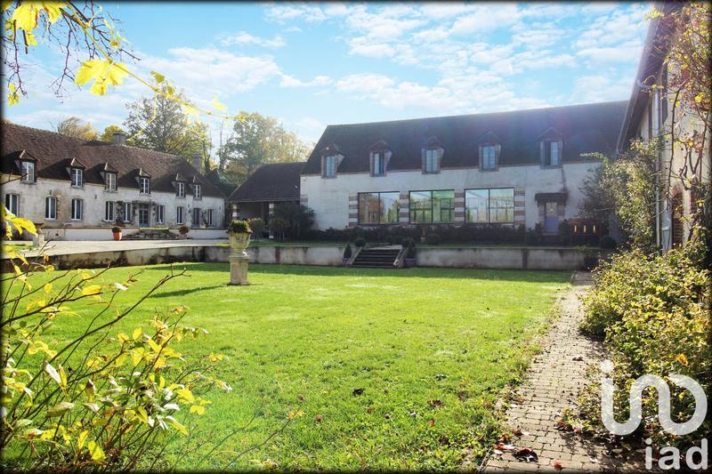 Maison - 1 500 m² - 25 pièces