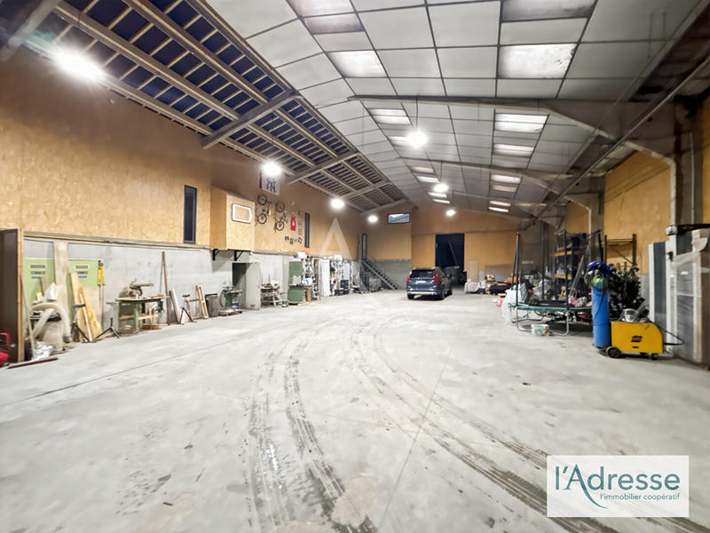 Local d'activité / Entrepôt - 2 000 m² - 5 pièces