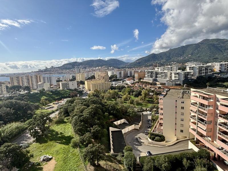 Appartement - 82 m² - 3 pièces