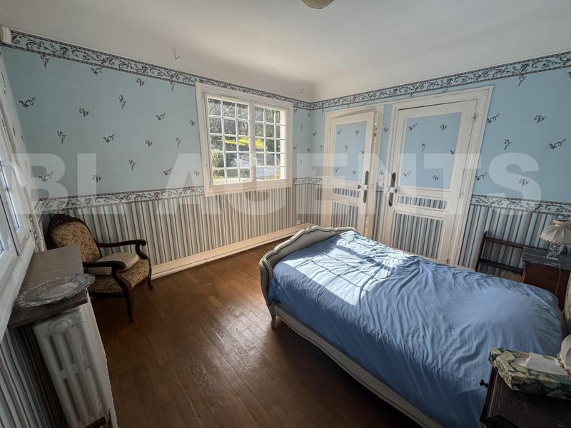 Maison - 300 m² - 8 pièces