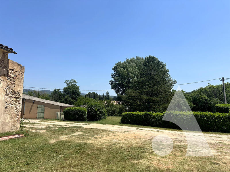 Maison - 714 m² - 7 pièces