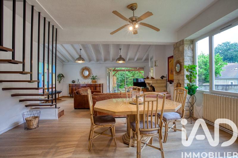 Maison - 216 m² - 8 pièces