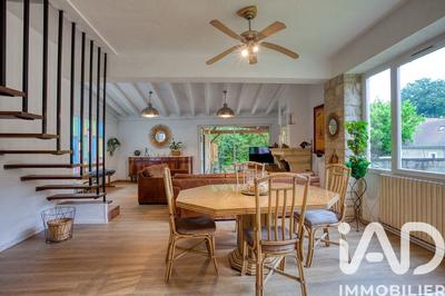 Maison - 216 m² - 8 pièces