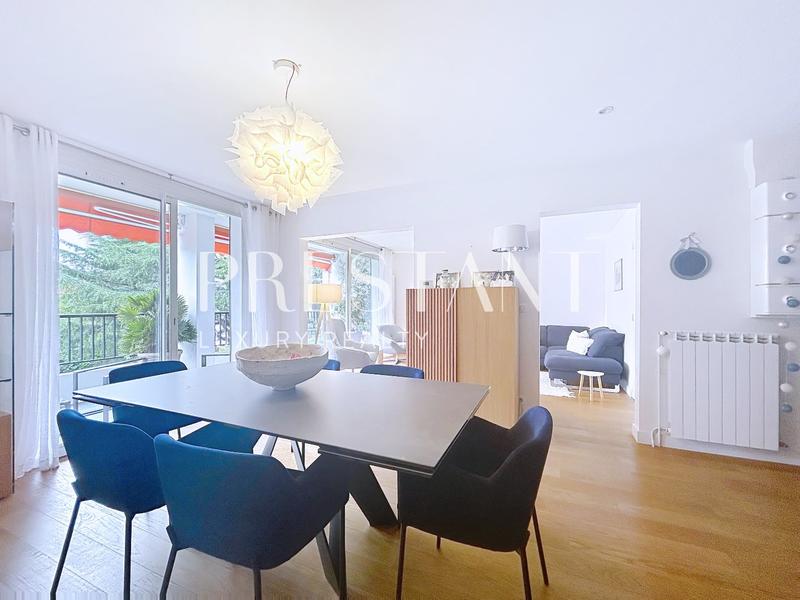 Appartement - 99 m² - 4 pièces