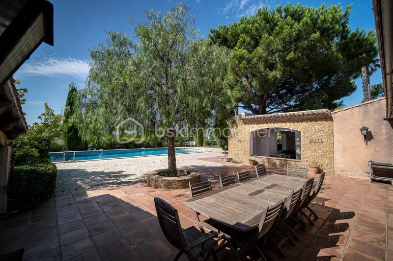 Propriété - 350 m² - 11 pièces