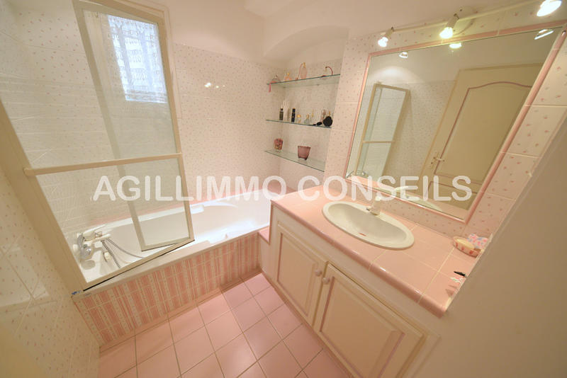 Villa - 3 082 m² - 7 pièces