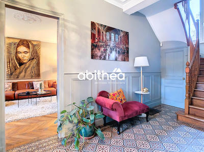 Maison - 330 m² - 11 pièces