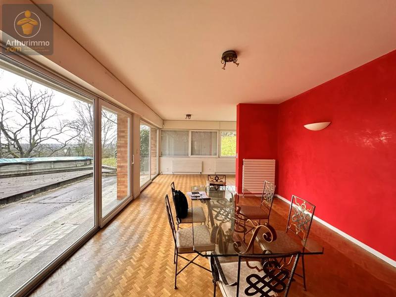 Maison - 240 m² - 6 pièces