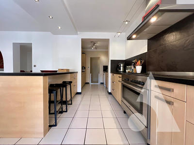 Maison - 182 m² - 7 pièces