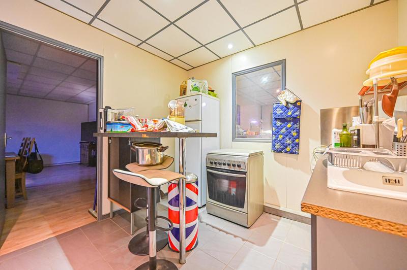 Local commercial - 340 m² - 4 pièces