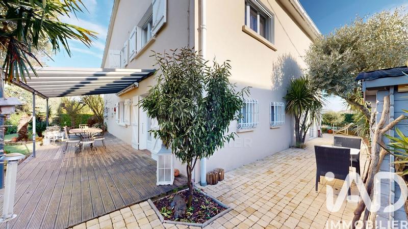 Maison - 206 m² - 8 pièces