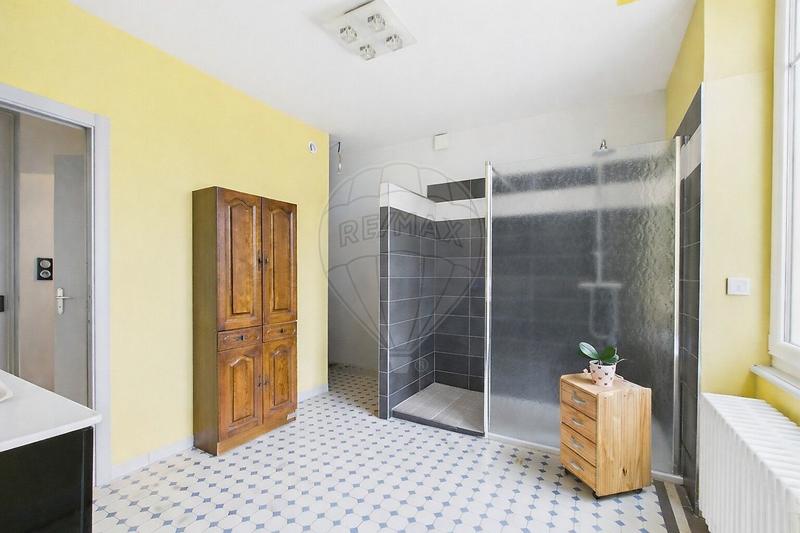 Maison - 210 m² - 10 pièces