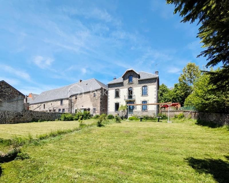 Propriété - 210 m² - 5 pièces