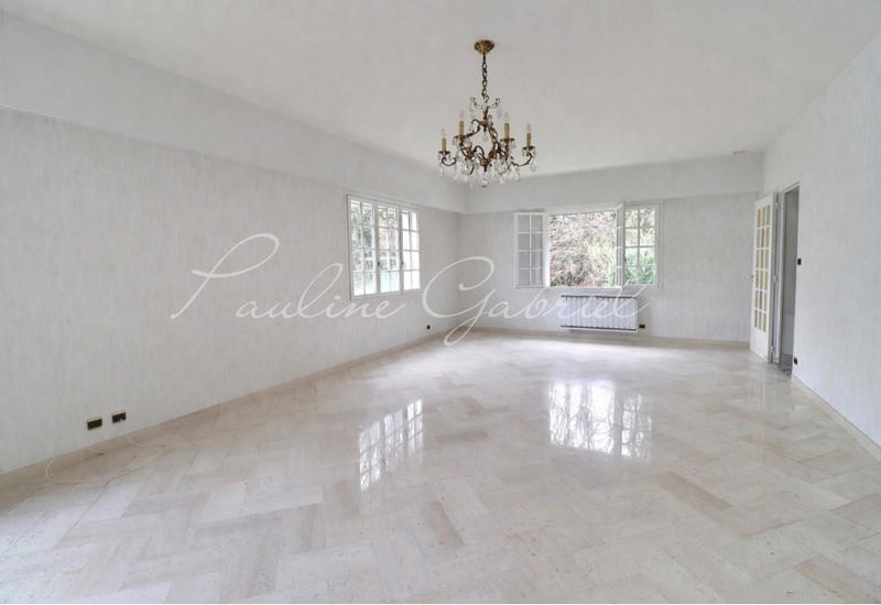 Maison - 265 m² - 9 pièces