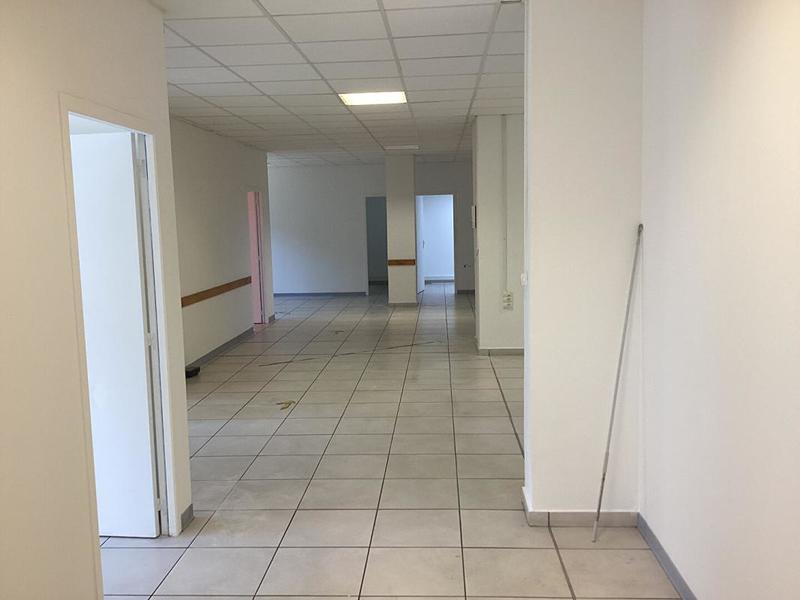 Local d'activités - 210 m² - 5 pièces