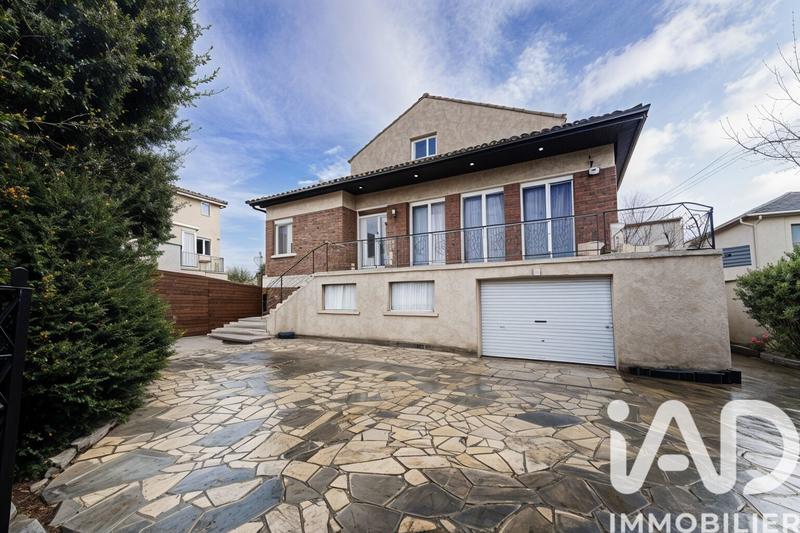 Maison - 202 m² - 8 pièces