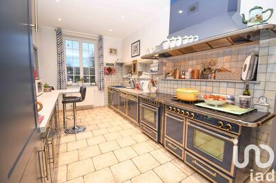 Maison - 235 m² - 8 pièces