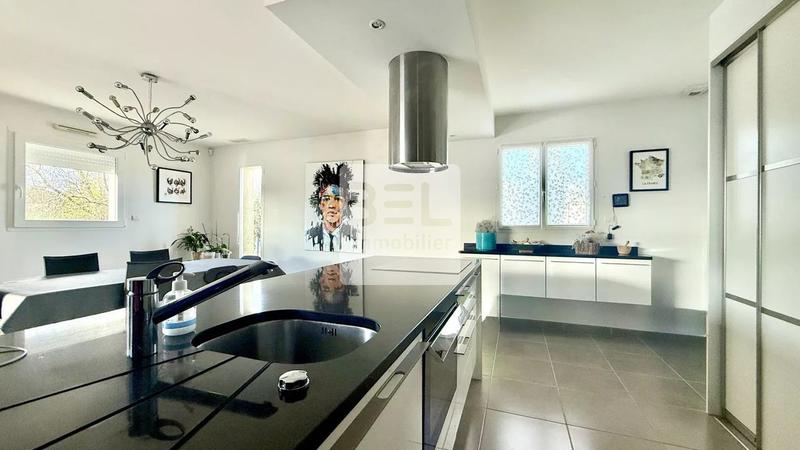 Maison - 159 m² - 6 pièces