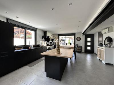 Maison - 151 m² - 6 pièces