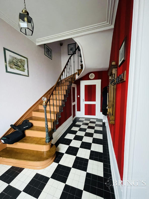 Maison - 196 m² - 6 pièces