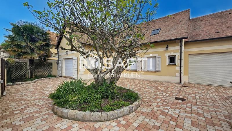 Maison - 218 m² - 9 pièces