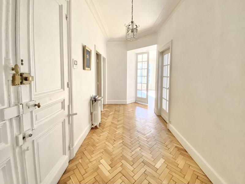 Appartement - 196 m² - 6 pièces