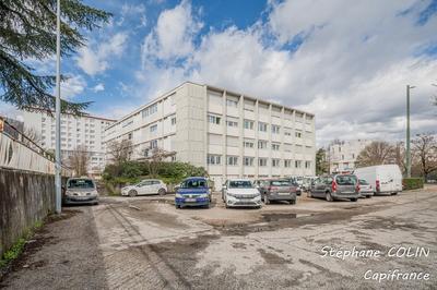 Immeuble - 1 700 m² - 46 pièces