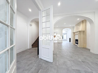 Maison - 205 m² - 9 pièces